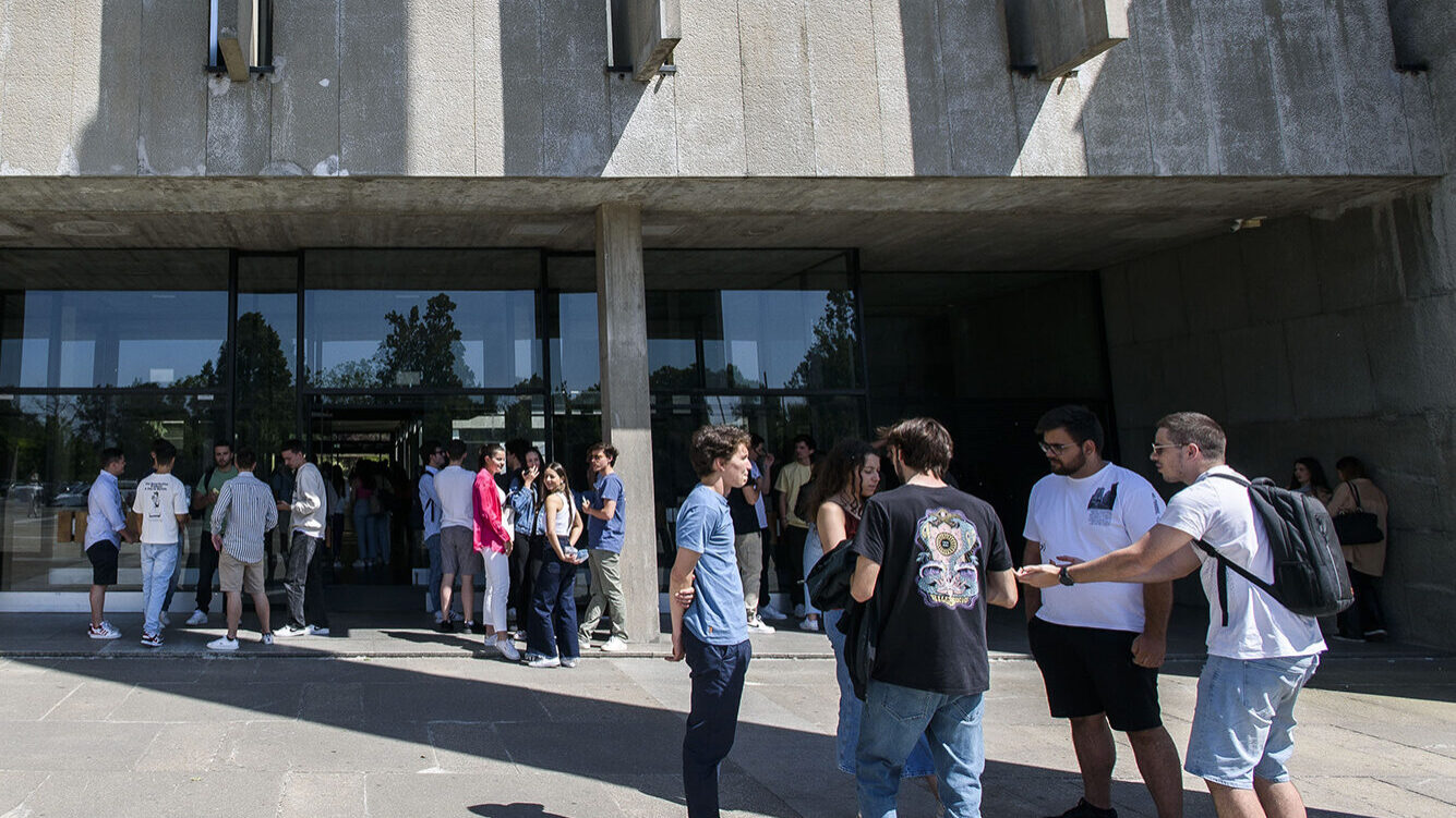 Candidaturas ao superior sobem 21,8% para máximo em 30 anos