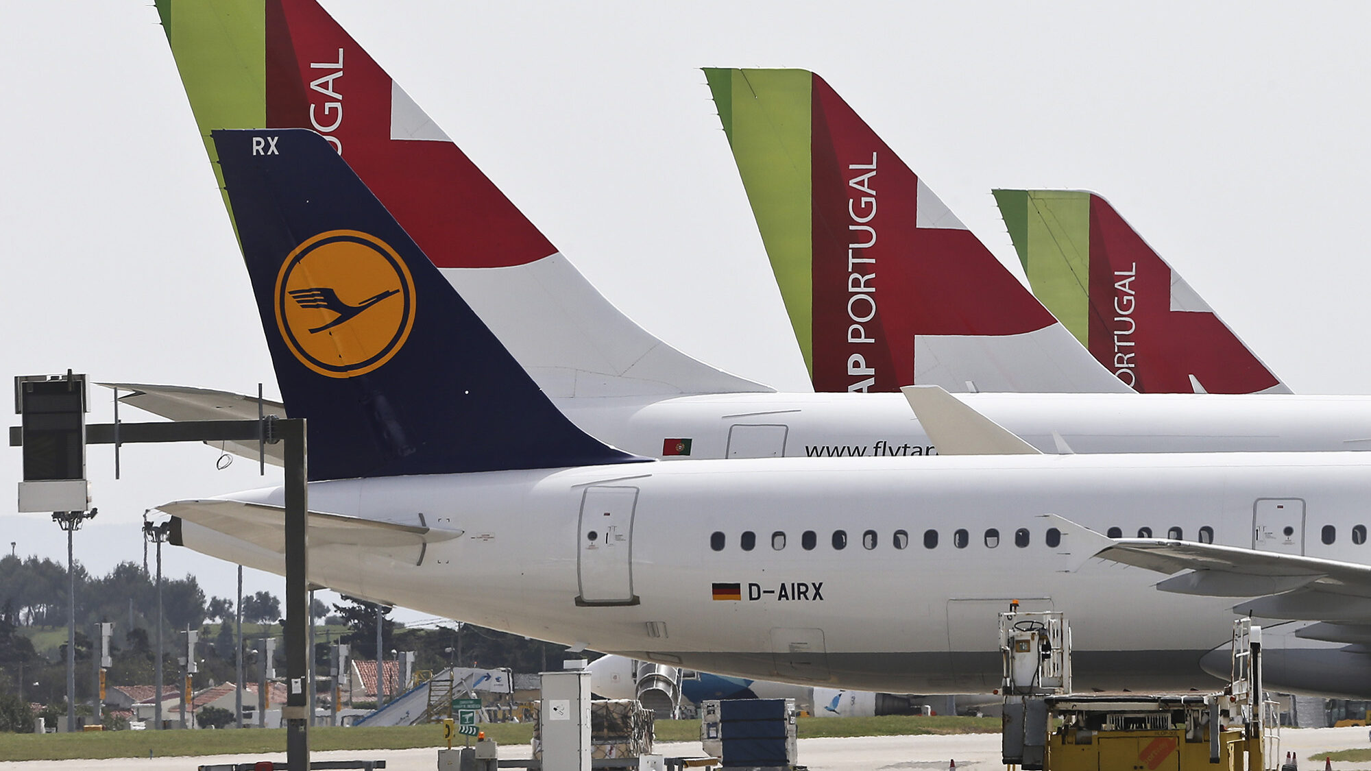 Jet fuel castiga lucros da Lufthansa e força corte de metas