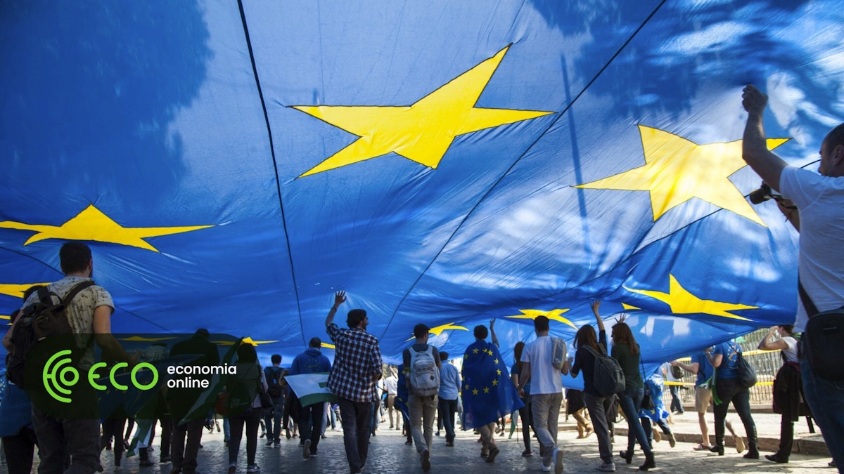 Bruxelas quer converter 600 mil trabalhadores para indústria de defesa e prepara fundo de fundos de mil milhões
