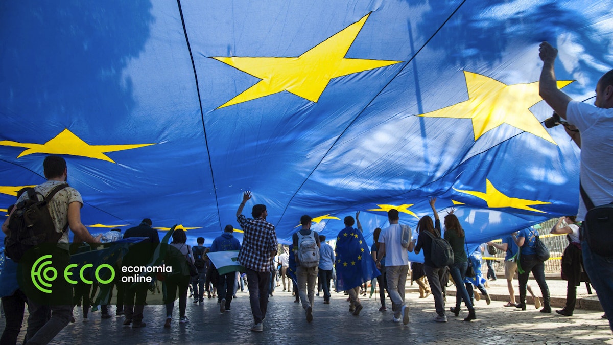 Bruxelas acumula 733 mil milhões de dívida com nova emissão