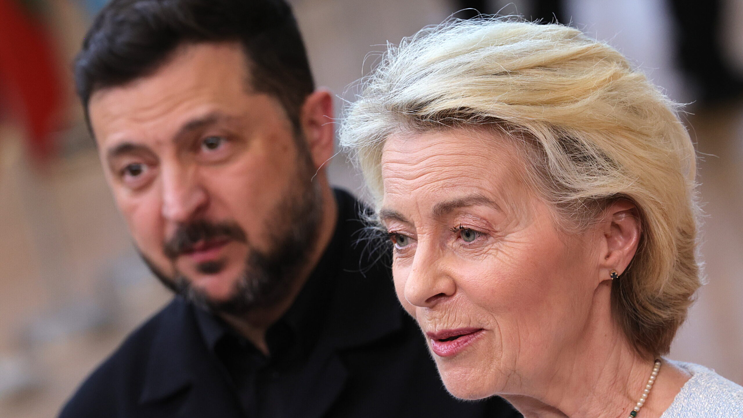 Ursula von der Leyen em Kiev para apoiar indústria de defesa ucraniana