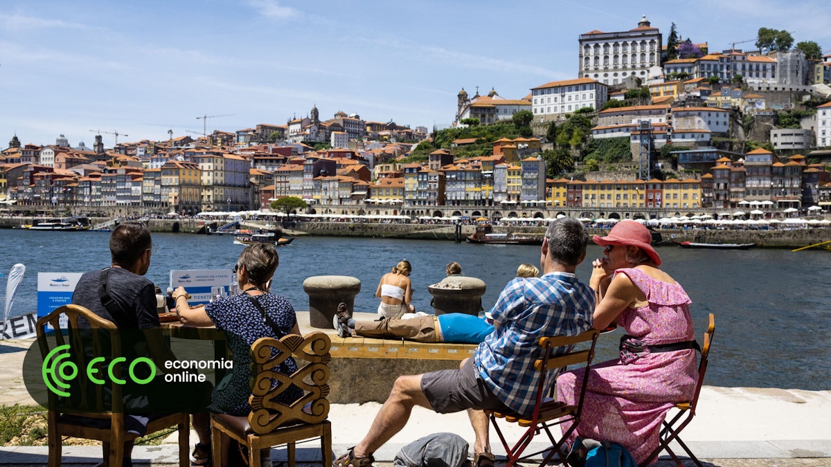 Turistas gastam 12,9 mil milhões em Portugal no 1º semestre