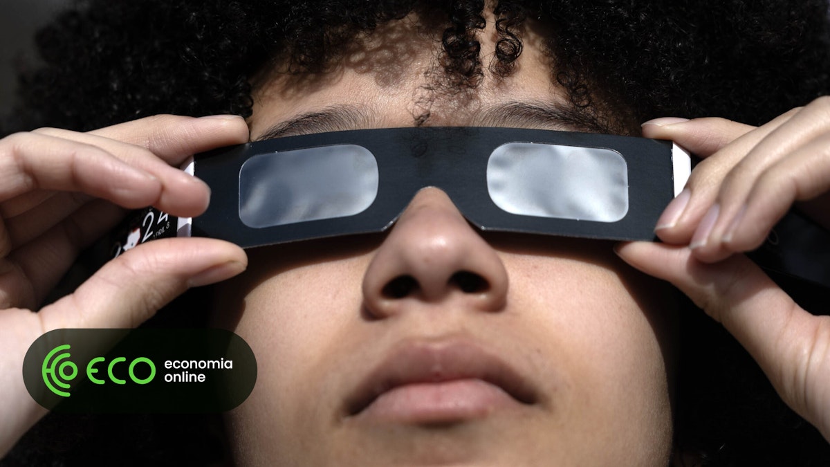 Farmácias vão receber mais óculos para observar eclipse