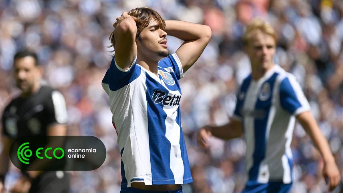 Médio Rodrigo Mora deixa FC Porto para reforçar Roma
