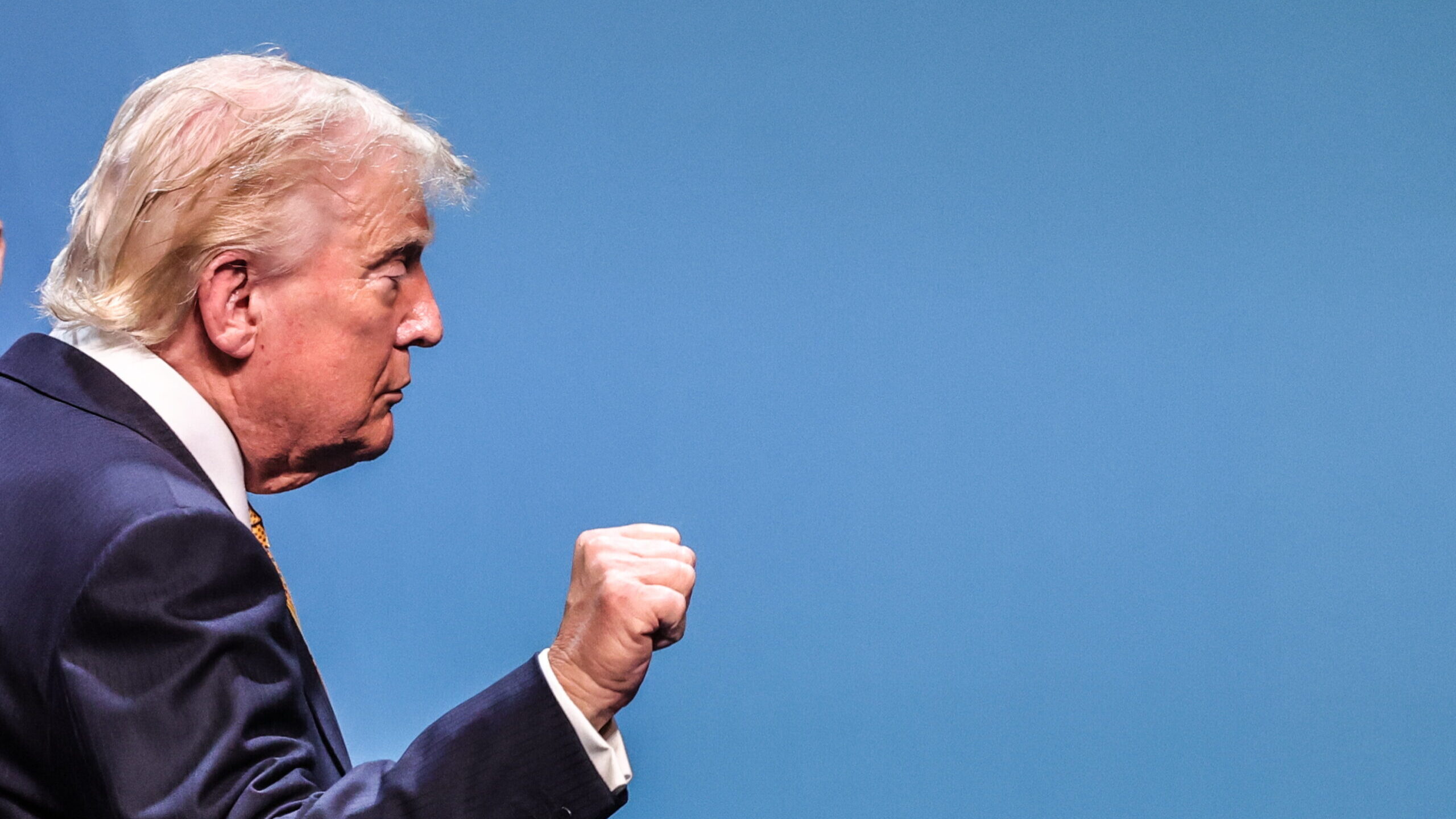 Trump prepara Dia D económico contra Irão. Quais as opções?