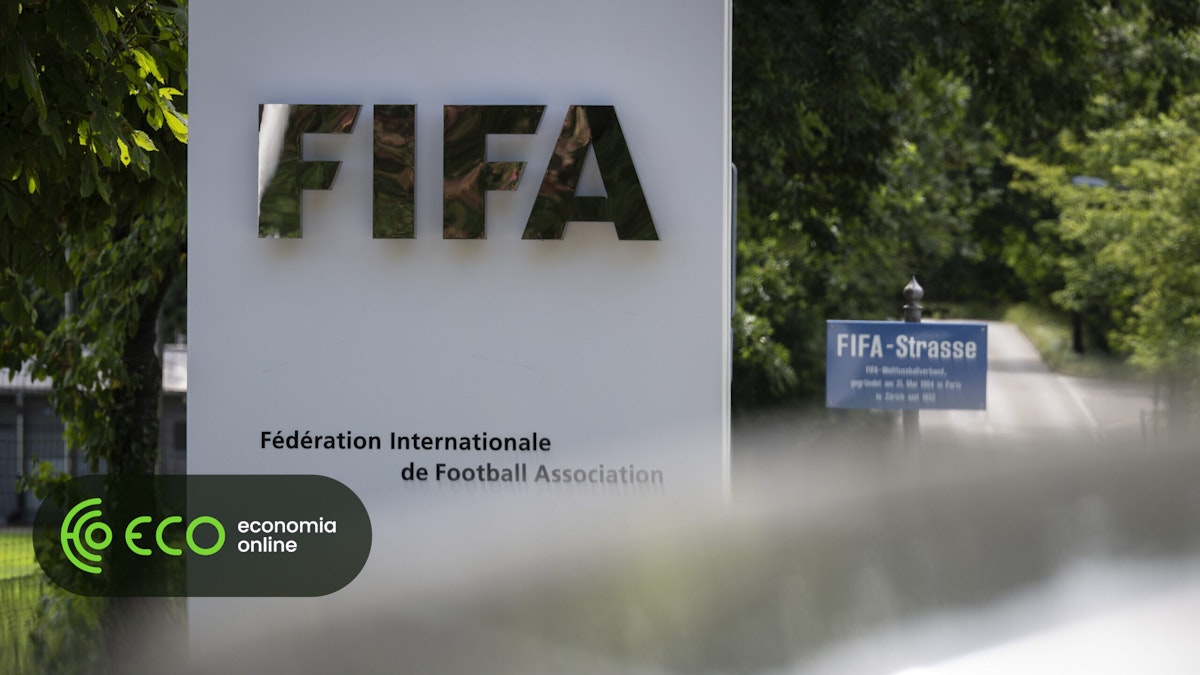 Trump defende líder da FIFA após críticas de confederações