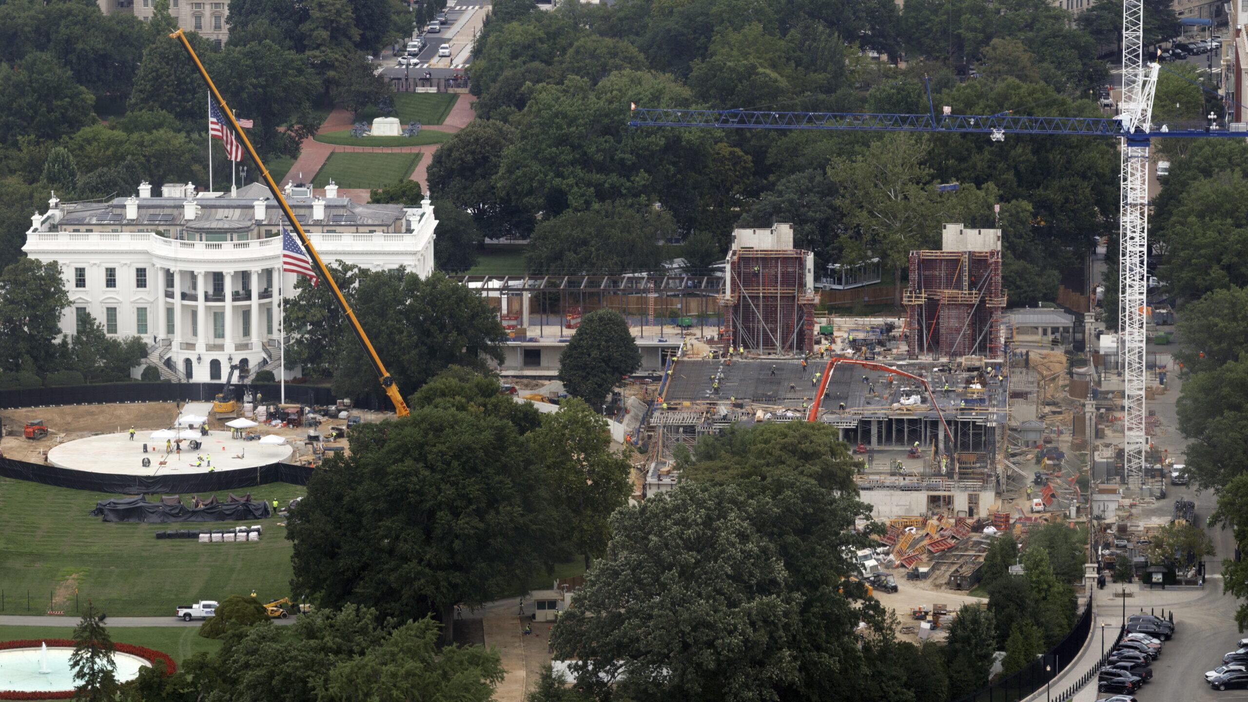 Trump pede ao Supremo que autorize obras no salão de baile