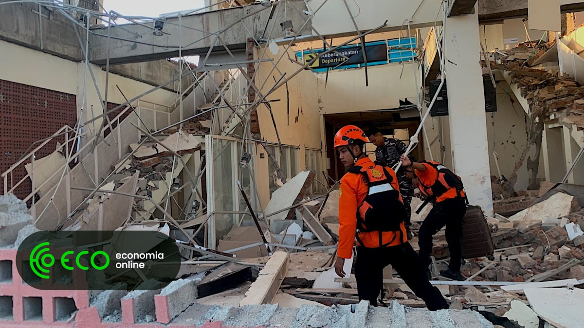 Sismo de magnitude 7,7 na Indonésia faz pelo menos 38 mortos