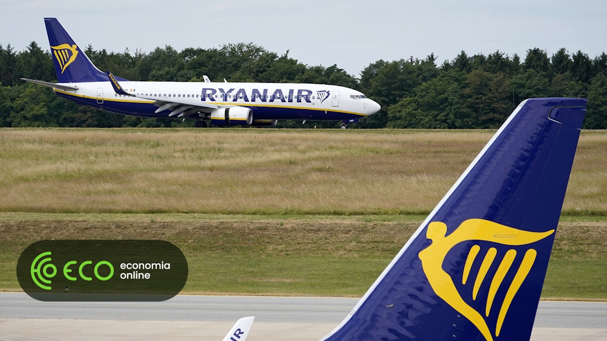 Peças soltas de motor partiram janela em voo da Ryanair