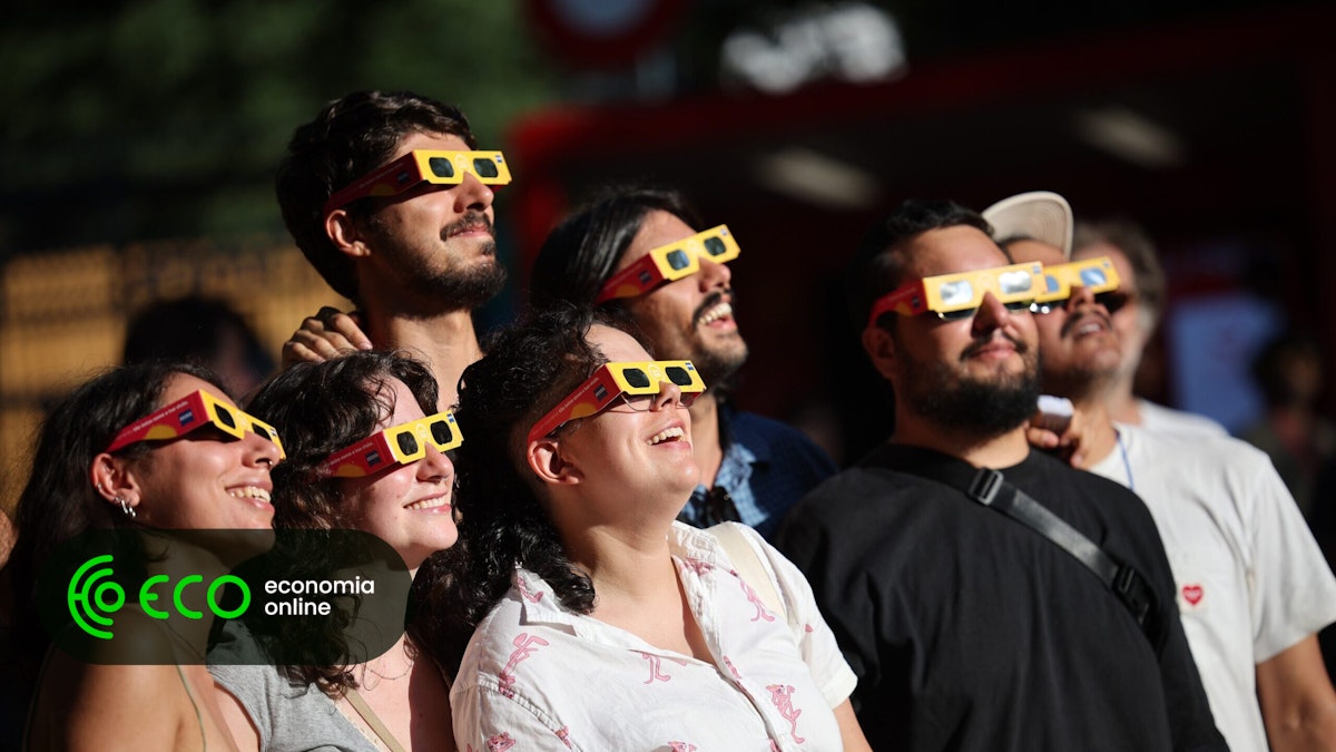 Fotogaleria. Milhares de olhos no céu para ver o eclipse
