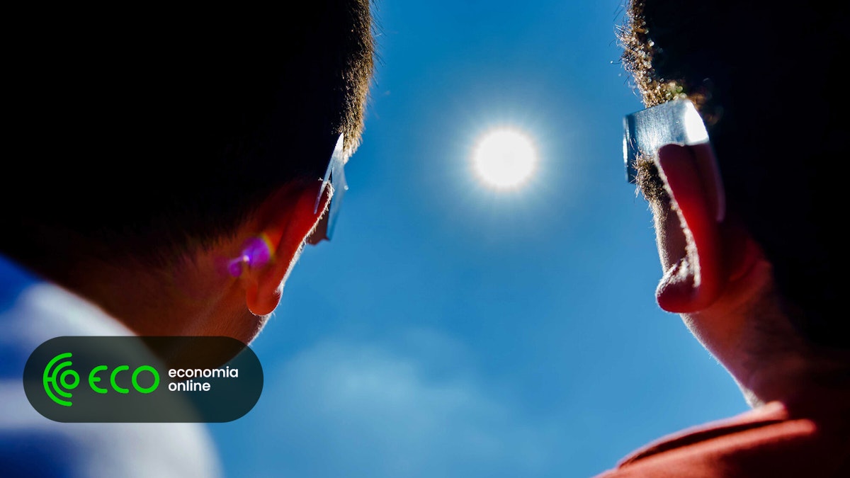 Eclipse. Dos óculos grátis aos telescópios de 12 mil euros