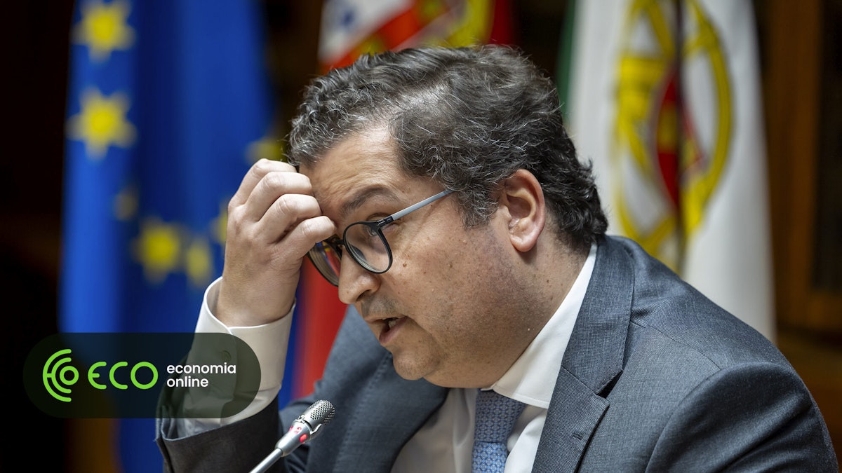 Governo nega haver "taxa ilegal" sobre os combustíveis